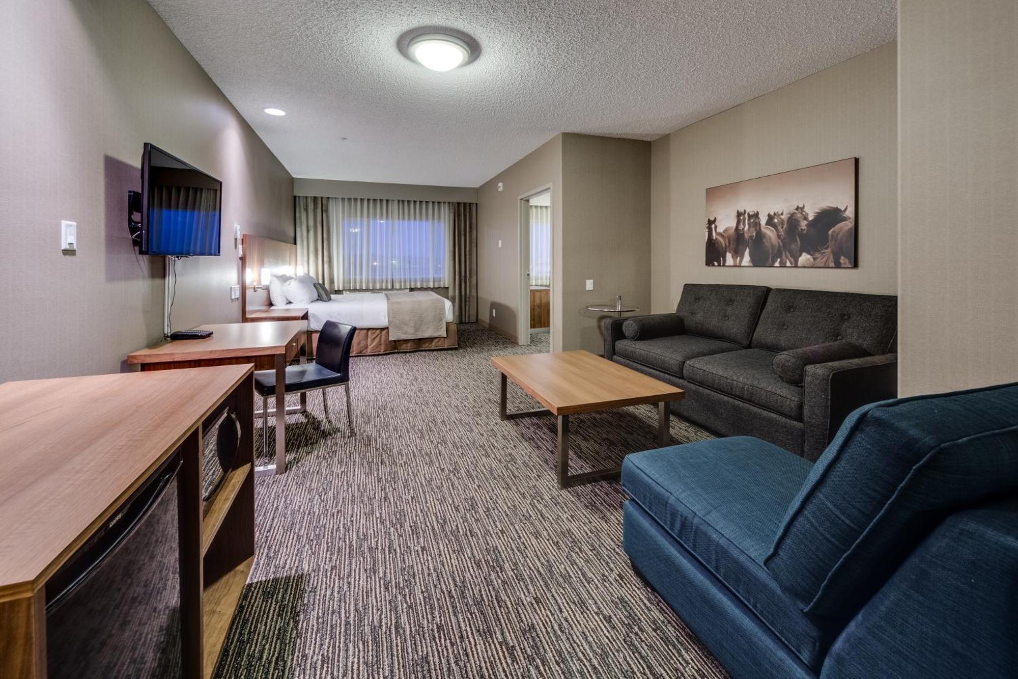 Heritage Inn Hotel & Convention Centre - Пинчер Крийк Екстериор снимка
