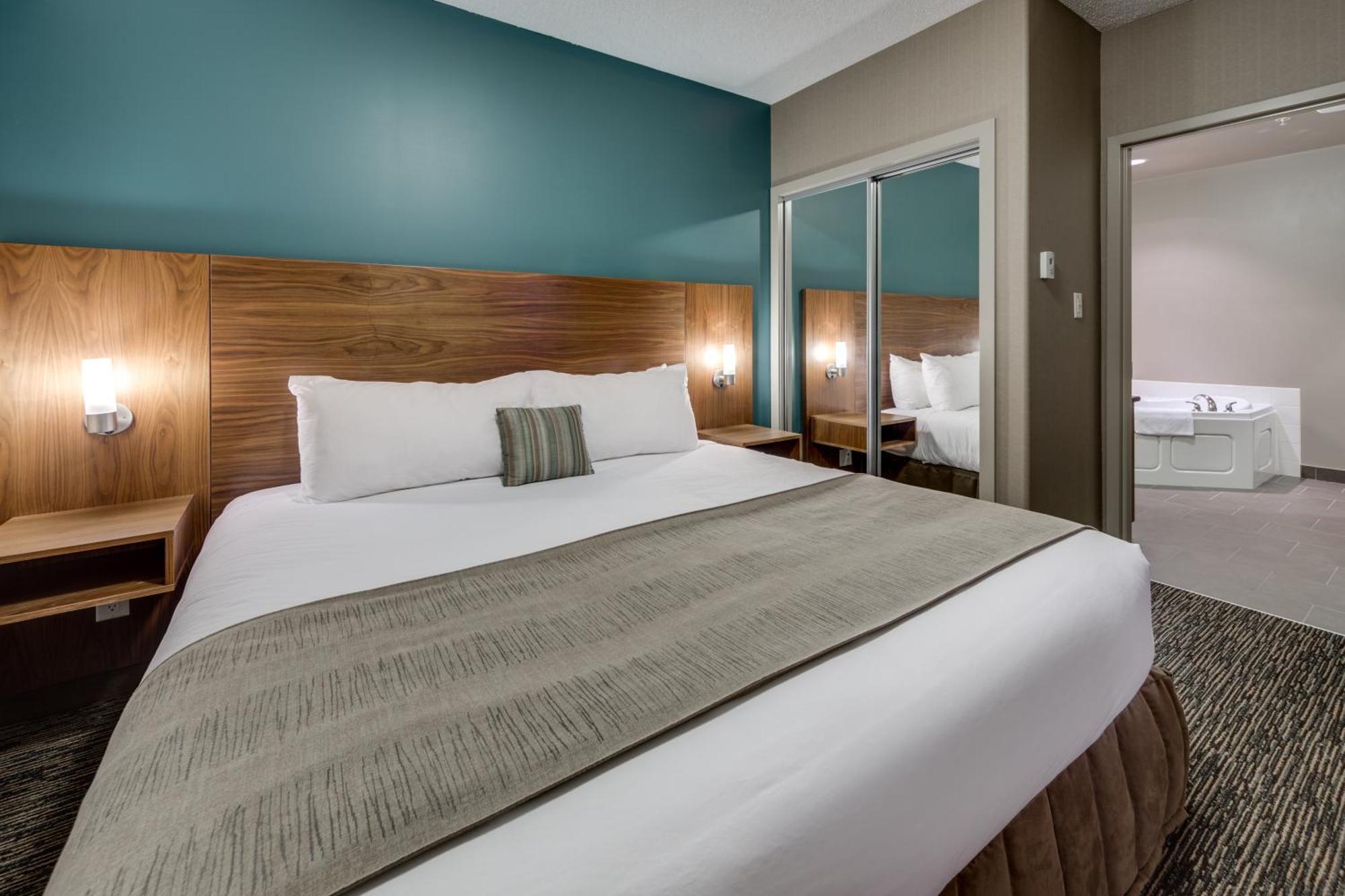 Heritage Inn Hotel & Convention Centre - Пинчер Крийк Екстериор снимка